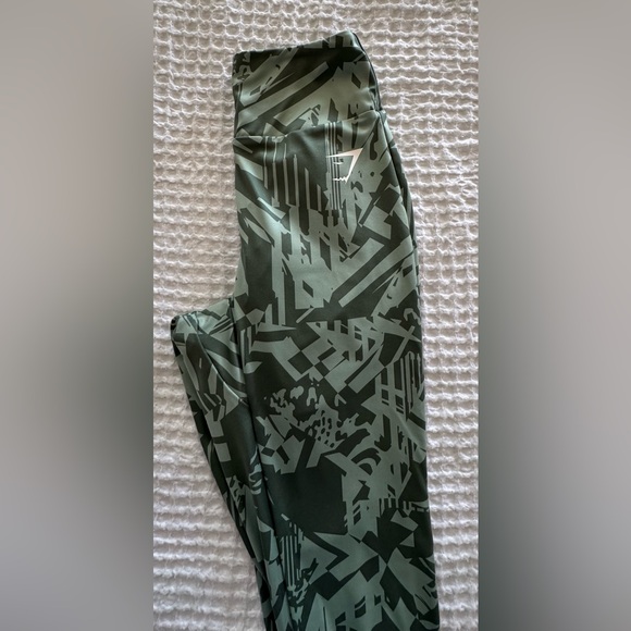 Gymshark Green Patterned Leggings - Picture 1 of 2